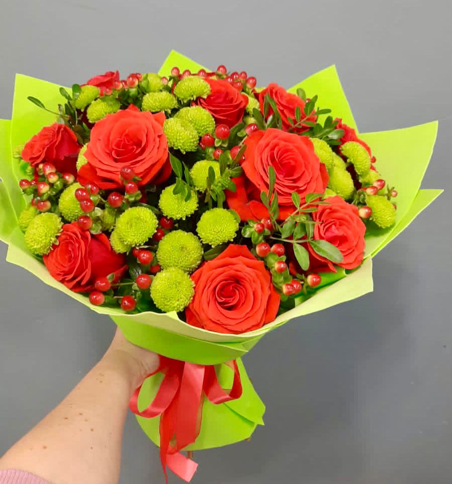 Букет цветов из: Хризантемы и Розы в Левашах