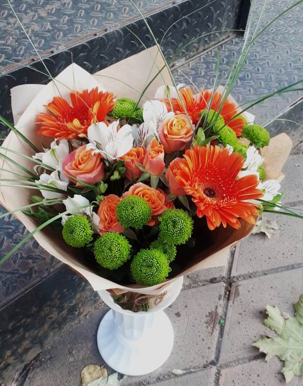 Букет цветов из: Герберы, Хризантемы, Альстромерии и Розы в Левашах
