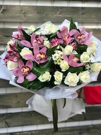 Букет цветов из: Розы и Хризантемы в Левашах