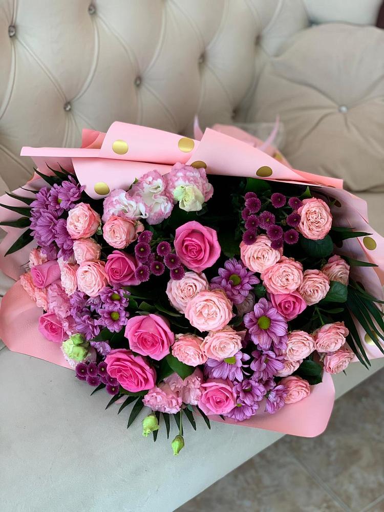 Букет цветов из: Хризантемы, Розы и Лизиантусы в Левашах