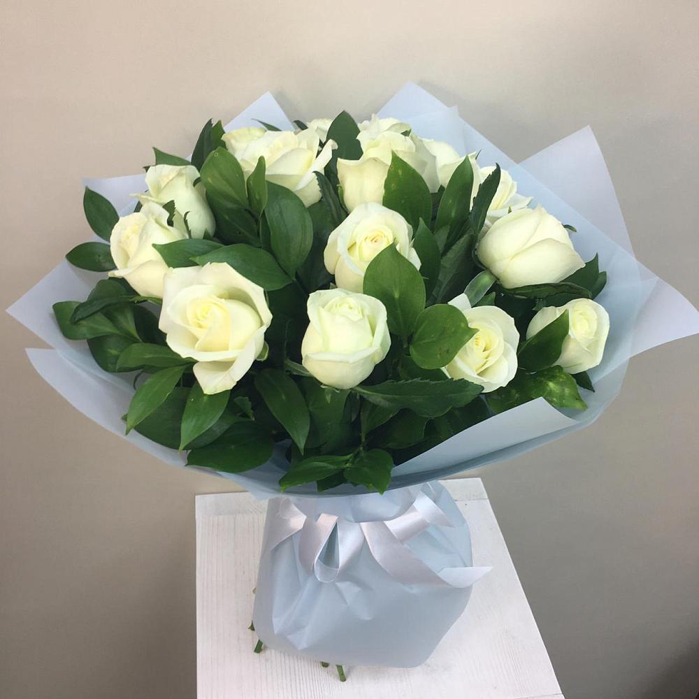 Букет 15 Белых роз Проуд в Левашах