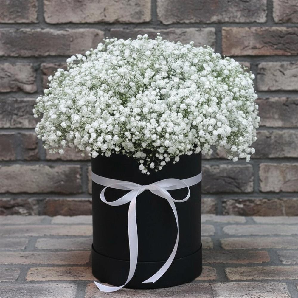 Цветочная композиция из Гипсофила в шляпной коробке в Левашах