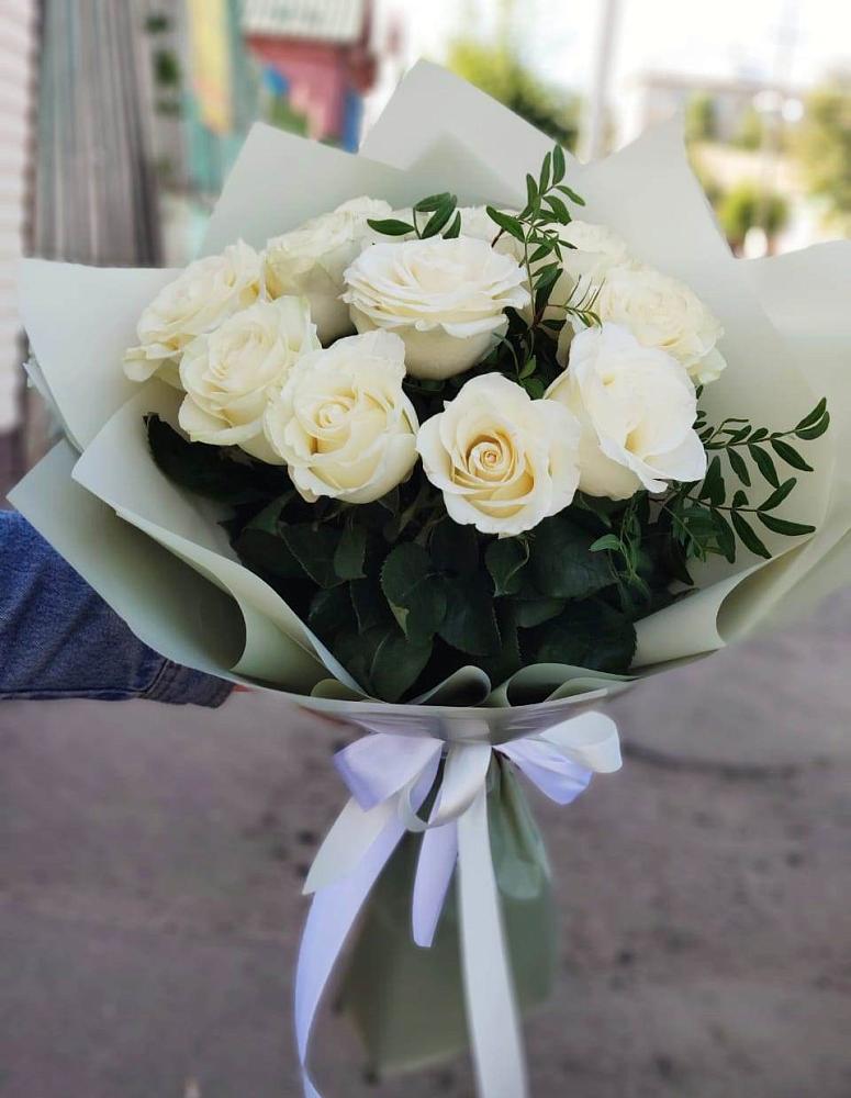 Букет Белые розы Проуд в Левашах