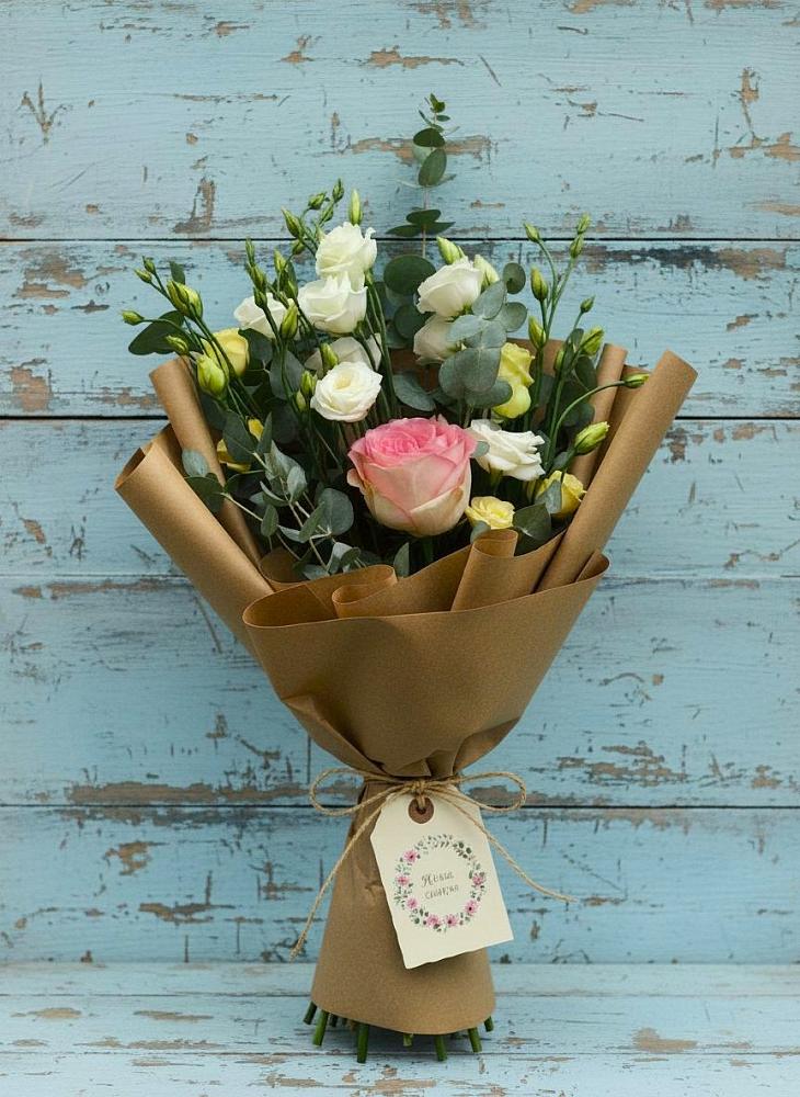 Букет цветов из: Розы и Лизиантусы в Левашах