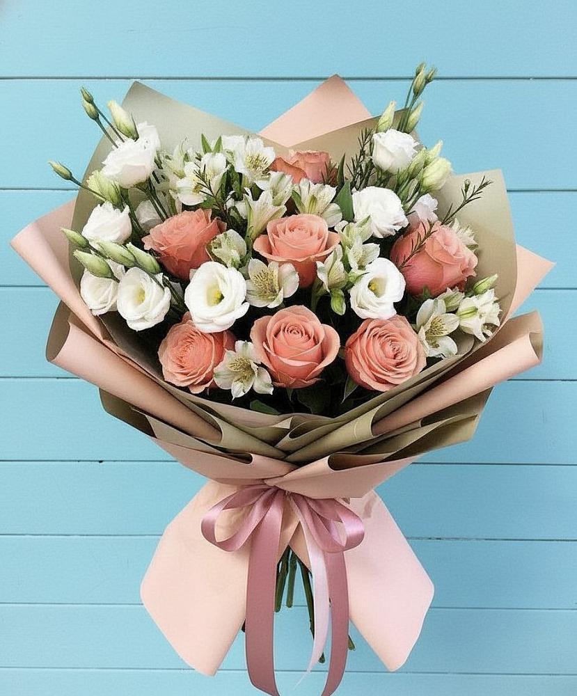 Букет цветов из: Розы, Альстромерии и Лизиантусы в Левашах