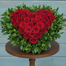 Цветочная композиция из Розы в виде сердца в Левашах