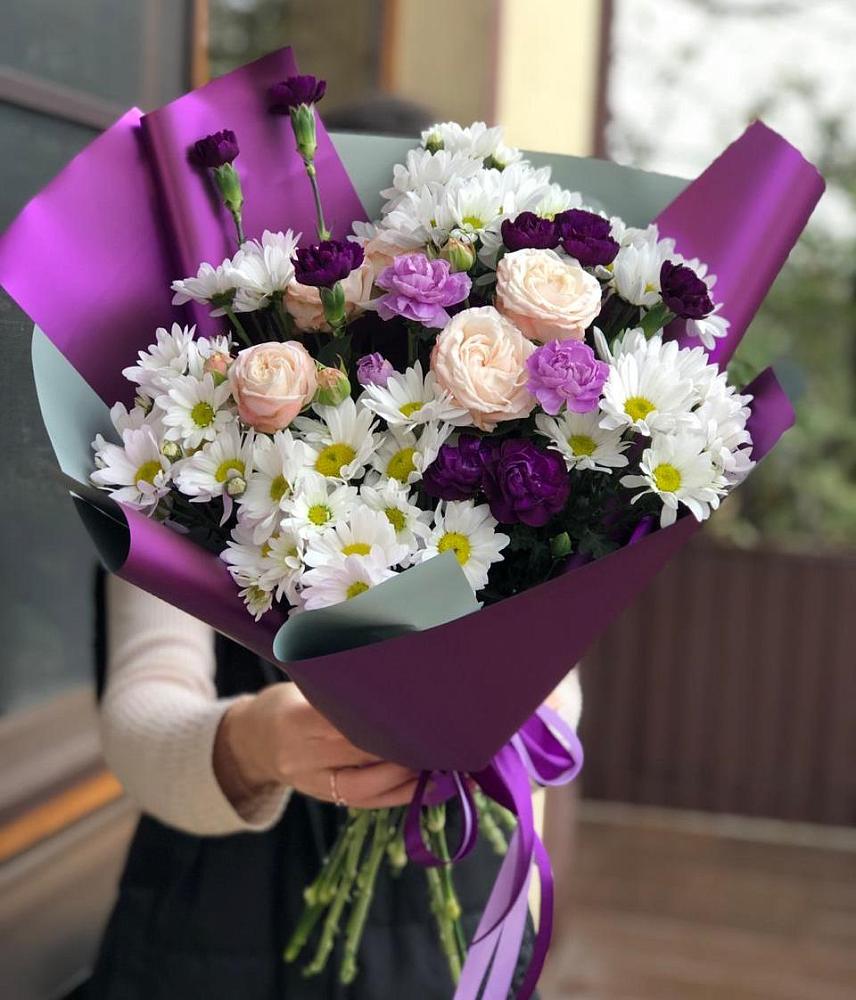 Букет цветов из: Хризантемы, Гвоздики и Розы в Левашах