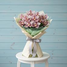 Букет цветов из:  Орхидеи и Розы в Левашах