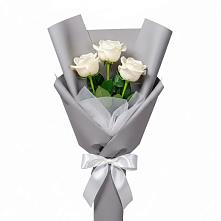 Букет 3 белые розы в Левашах