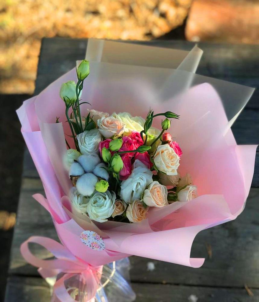 Букет цветов из: Розы и Лизиантусы в Левашах