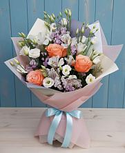 Букет цветов из:  Лизиантусы, Розы, Альстромерии и Гипсофила в Левашах