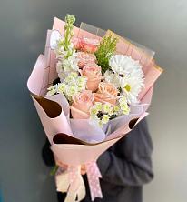 Букет цветов из:  Хризантемы и Розы в Левашах