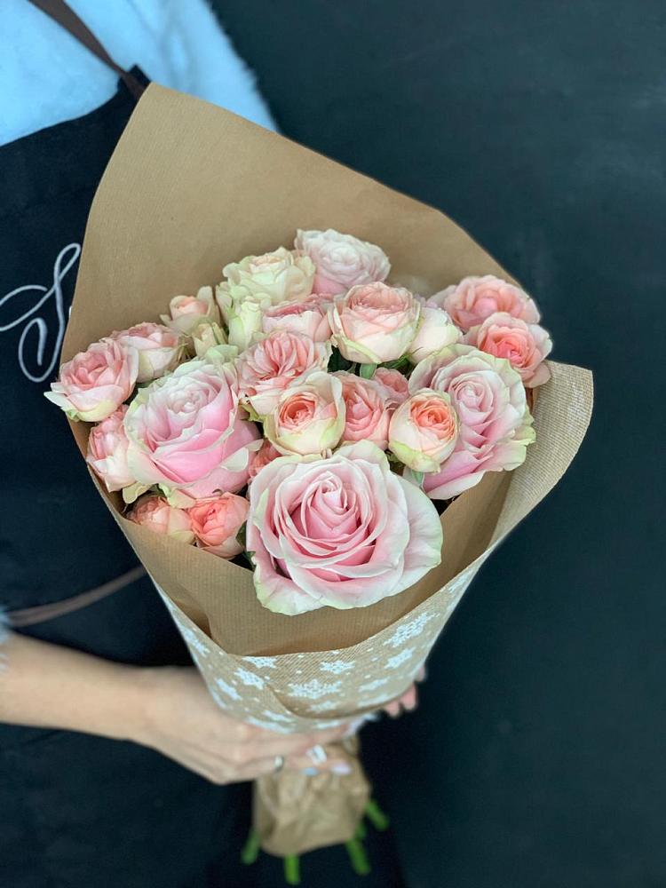 Букет цветов из: Хризантемы и Розы в Левашах