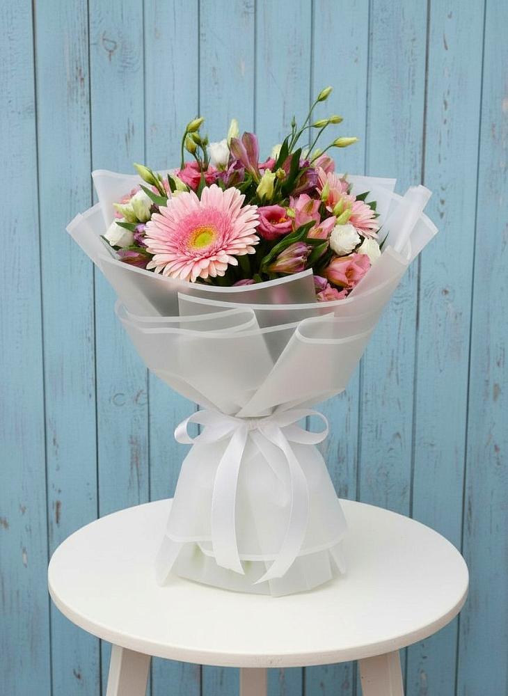 Букет цветов из: Герберы, Альстромерии и Лизиантусы в Левашах