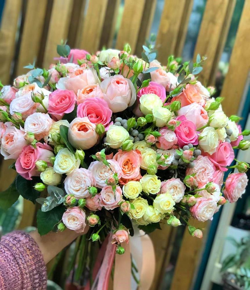 Букет цветов из: Розы в Левашах