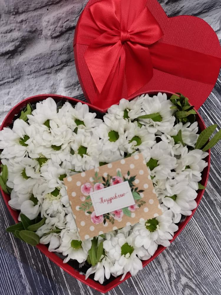 Цветочная композиция из Хризантемы в виде сердца в Левашах