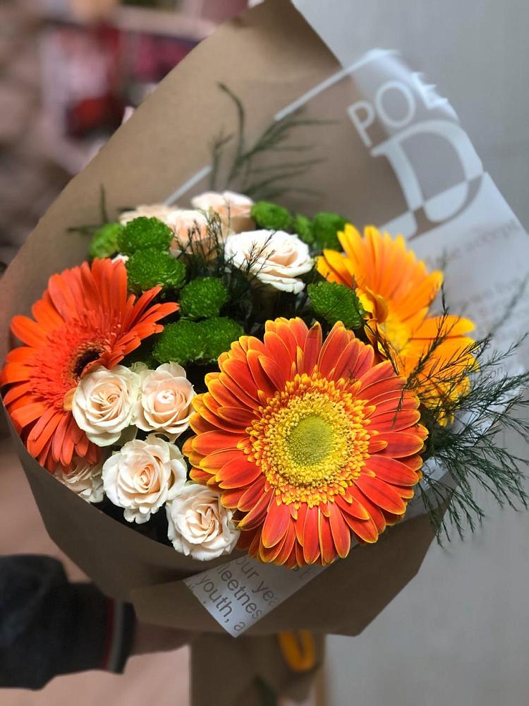 Букет цветов из: Герберы, Хризантемы и Розы в Левашах