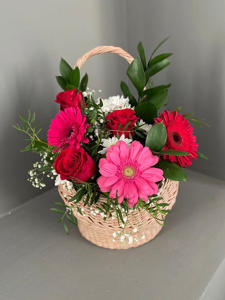 Цветочная композиция из Розы, Хризантемы и Герберы в корзине в Левашах