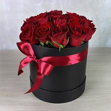 Цветочная композиция из Розы в шляпной коробке в Левашах