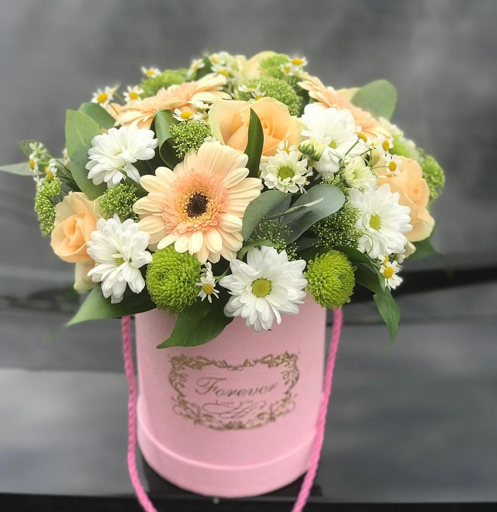 Цветочная композиция из Розы, Герберы и Хризантемы в шляпной коробке в Левашах