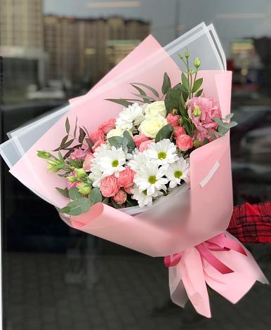 Букет цветов из: Розы, Лизиантусы и Хризантемы в Левашах