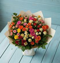 Букет Микс из разноцветных кустовых роз в Левашах