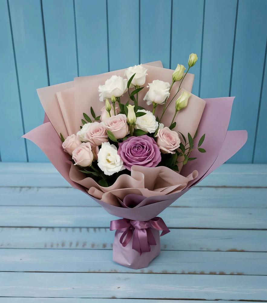 Букет цветов из: Розы и Лизиантусы в Левашах